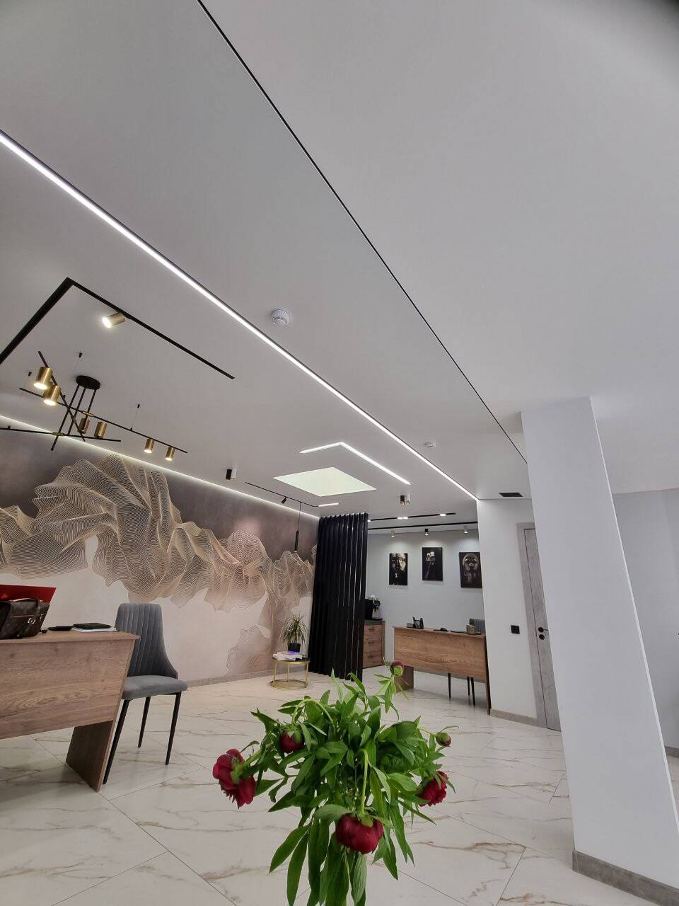 Установка натяжного потолка