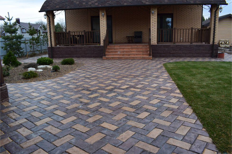 Укладка тротуарной плитки и брусчатки.Бордюры.