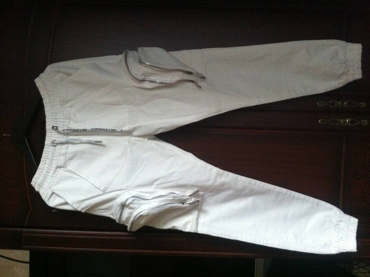 Джоггеры унисекс бренд Millenials