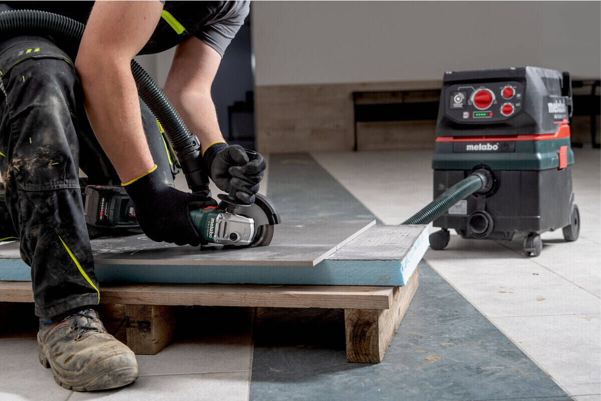 Аккумуляторная угловая шлифовальная машина Metabo W 18 L 9-125 в Москве фото 2 Для дома и дачи Москва