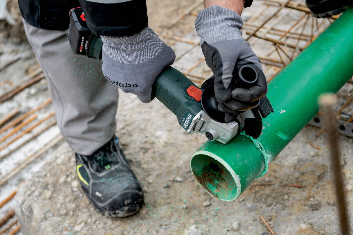 Аккумуляторная угловая шлифовальная машина Metabo W 18 L 9-125 в Москве фото 3 Для дома и дачи Москва