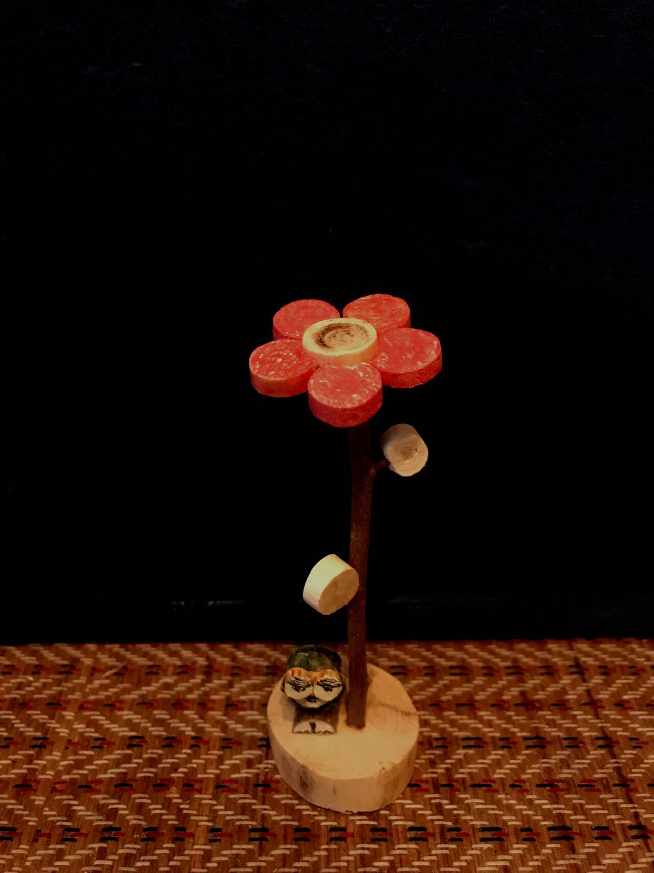 Фигурка из дерева Аленький цветочек 