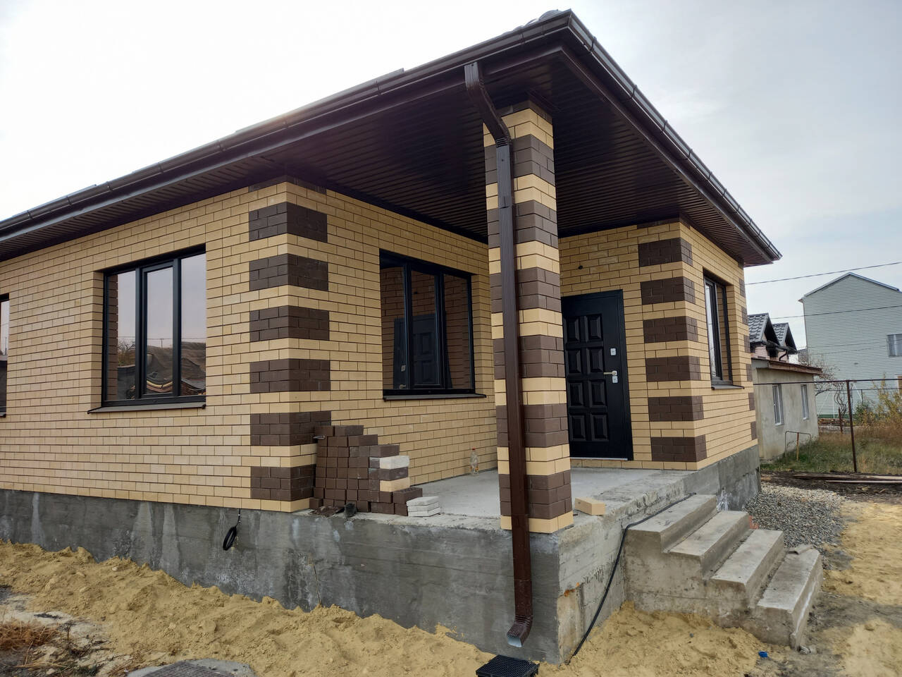 Продаю новый ДОМ, ДНТ Рябина, стяжка,коммуникации