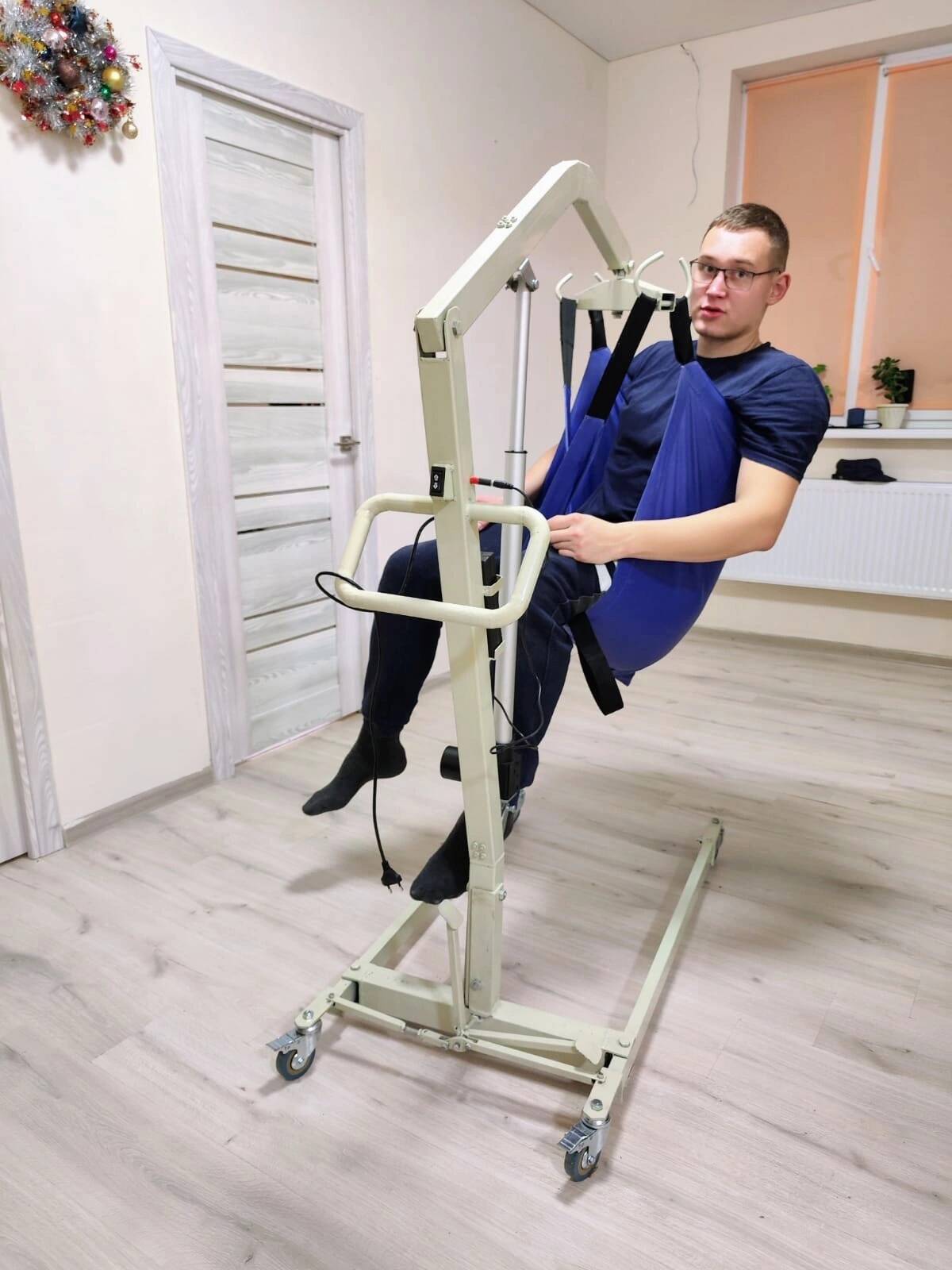 Передвижной подъемник для инвалидов