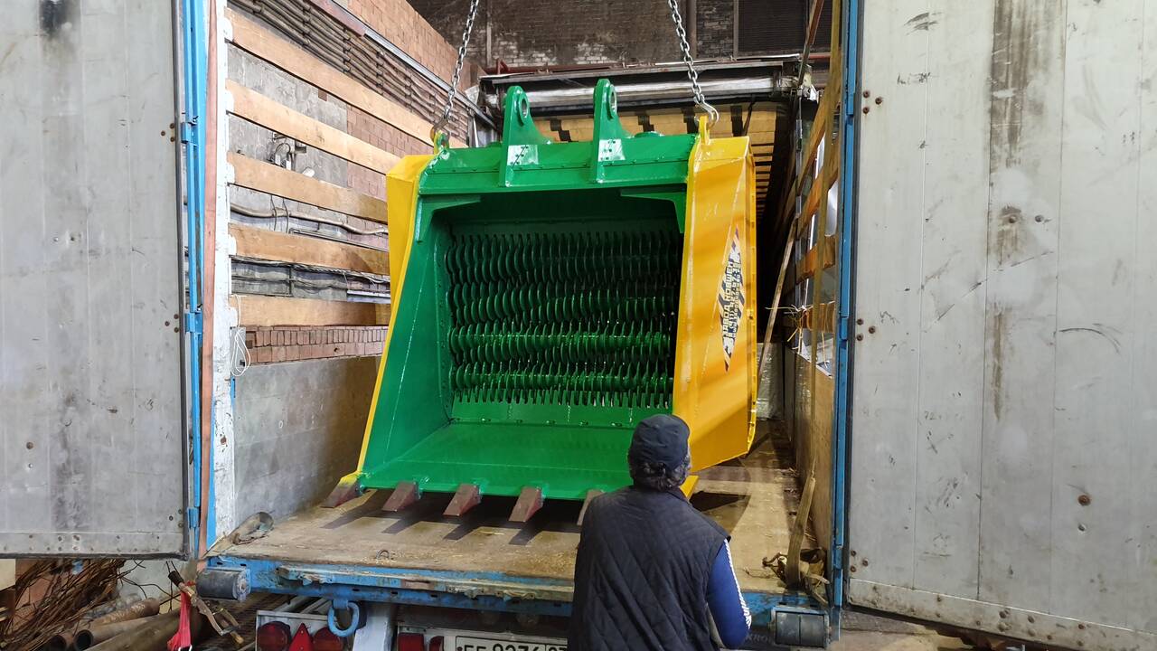 На складе просеивающий ковш валкового типа в Москве фото 2 Транспорт Москва