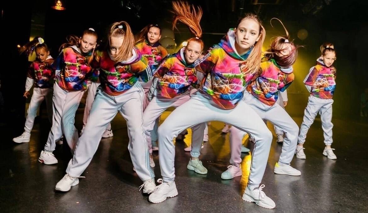 Обучение танцам. Школа танцев для взрослых и детей в Новороссийске. Уроки танцев для новичков. в Новороссийске фото 2 Услуги Новороссийск