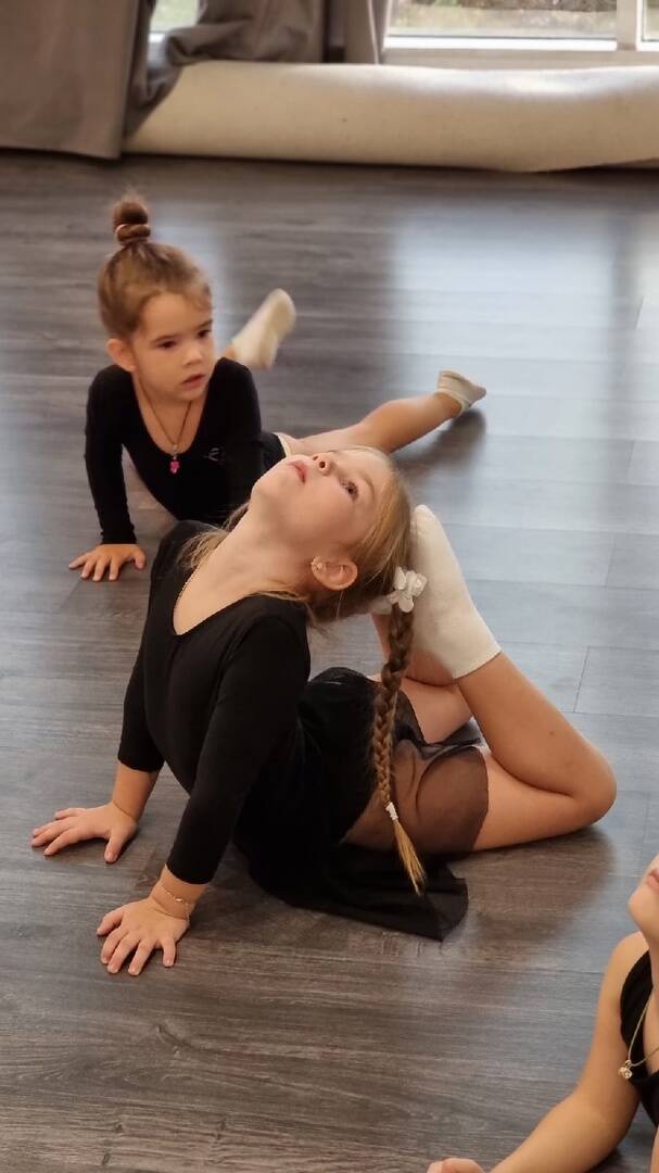 Гимнастика для малышей 3-6 лет в Новороссийске. Приглашаем девочек дошкольного возраста. в Новороссийске фото 6 Услуги Новороссийск