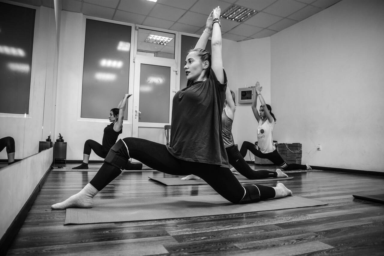 Студия Растяжки в Новороссийске - создаём красивую фигуру и осанку на занятиях по стретчингу.