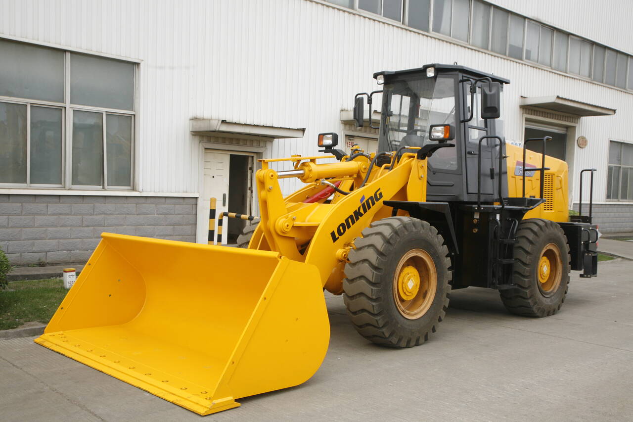 ФРОНТАЛЬНЫЙ ПОГРУЗЧИК CDM835