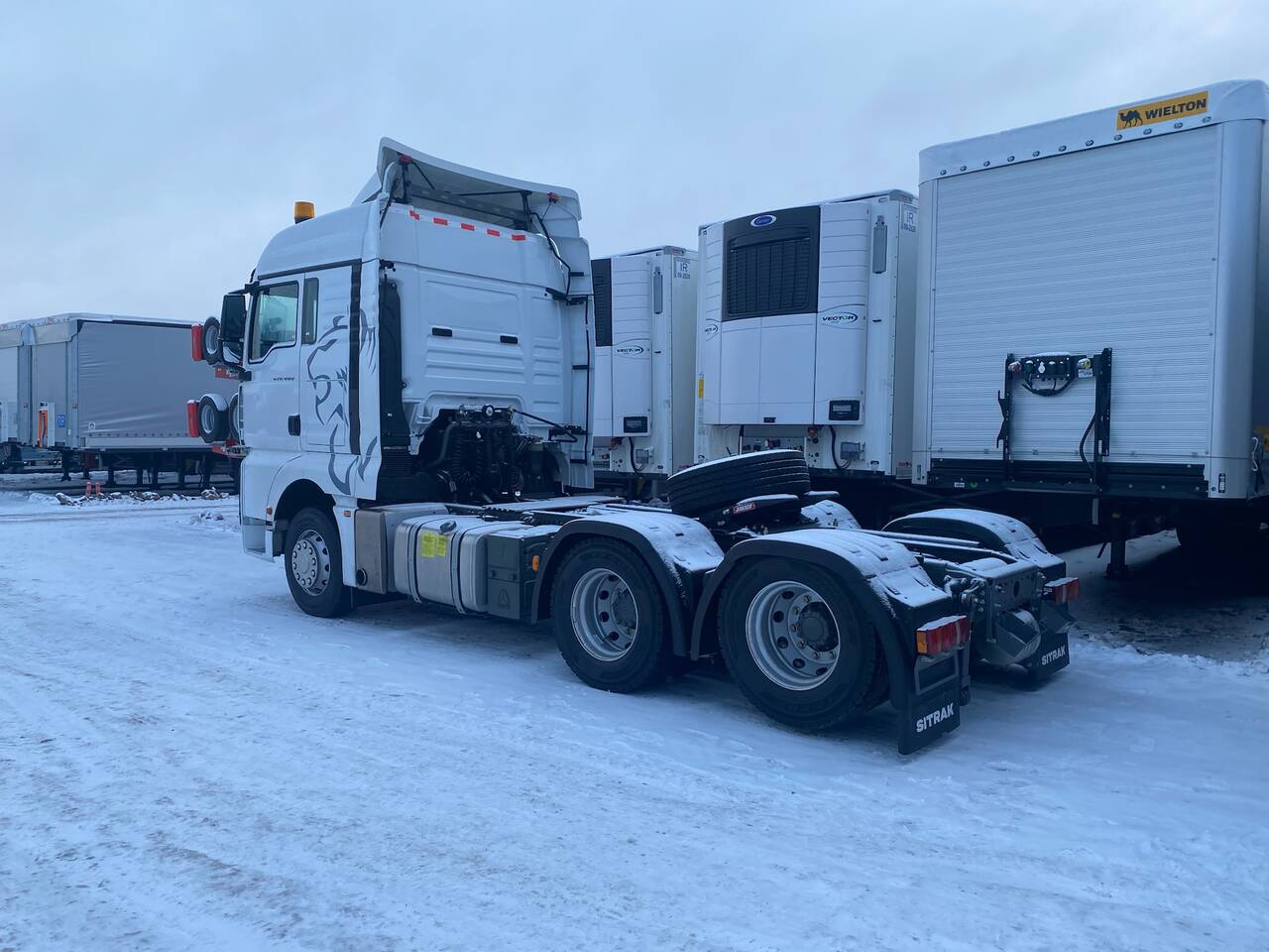 Тягач Sitrak 6х2 в Москве фото 6 Транспорт Москва