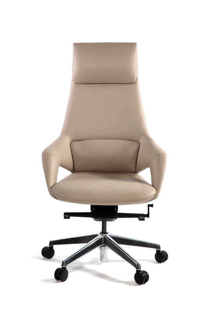 Офисное кресло руководителя во Владивостоке фото 6 Для дома и дачи Владивосток