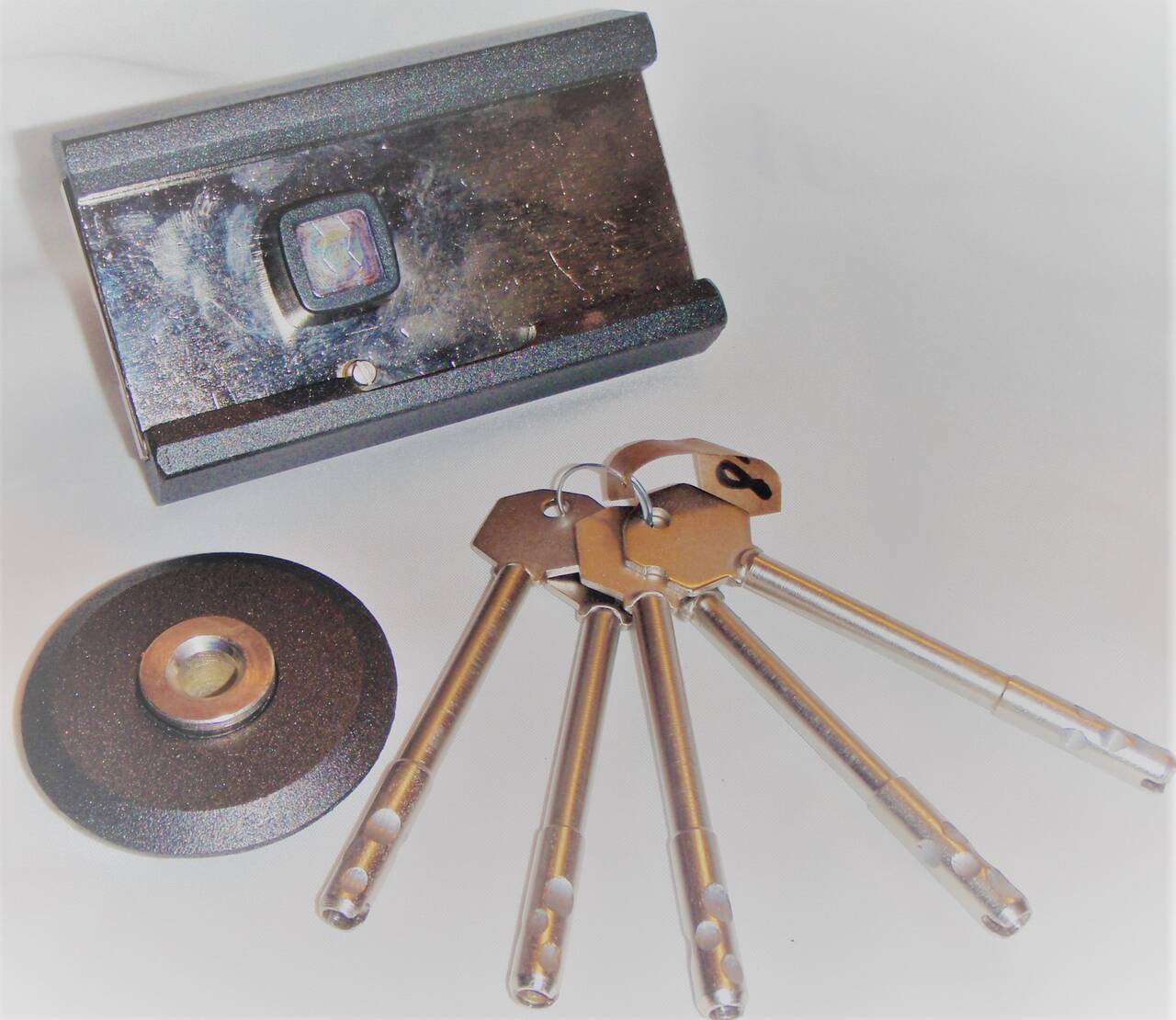 Врезка и замена замков  в Санкт-Петербурге фото 5 Услуги Санкт-Петербург