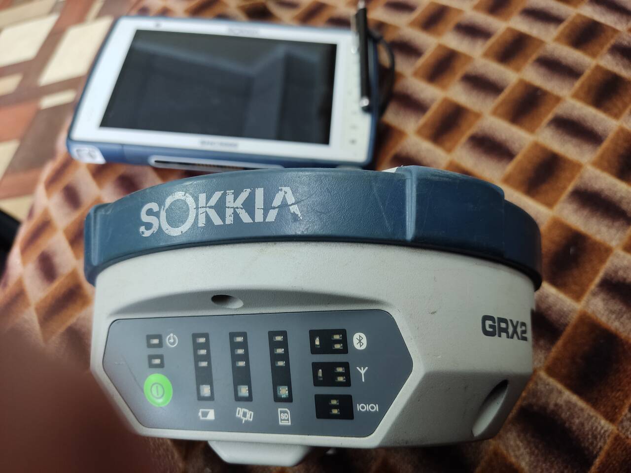 Продается геодезическое оборудование Sokkia GRX2 в комплекте с контроллером - планшетом.