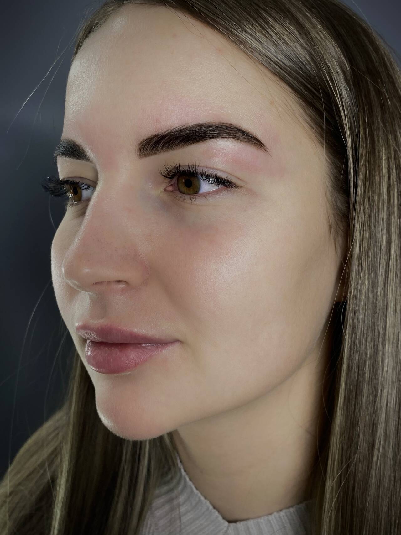 Коррекция,окрашивание бровей 