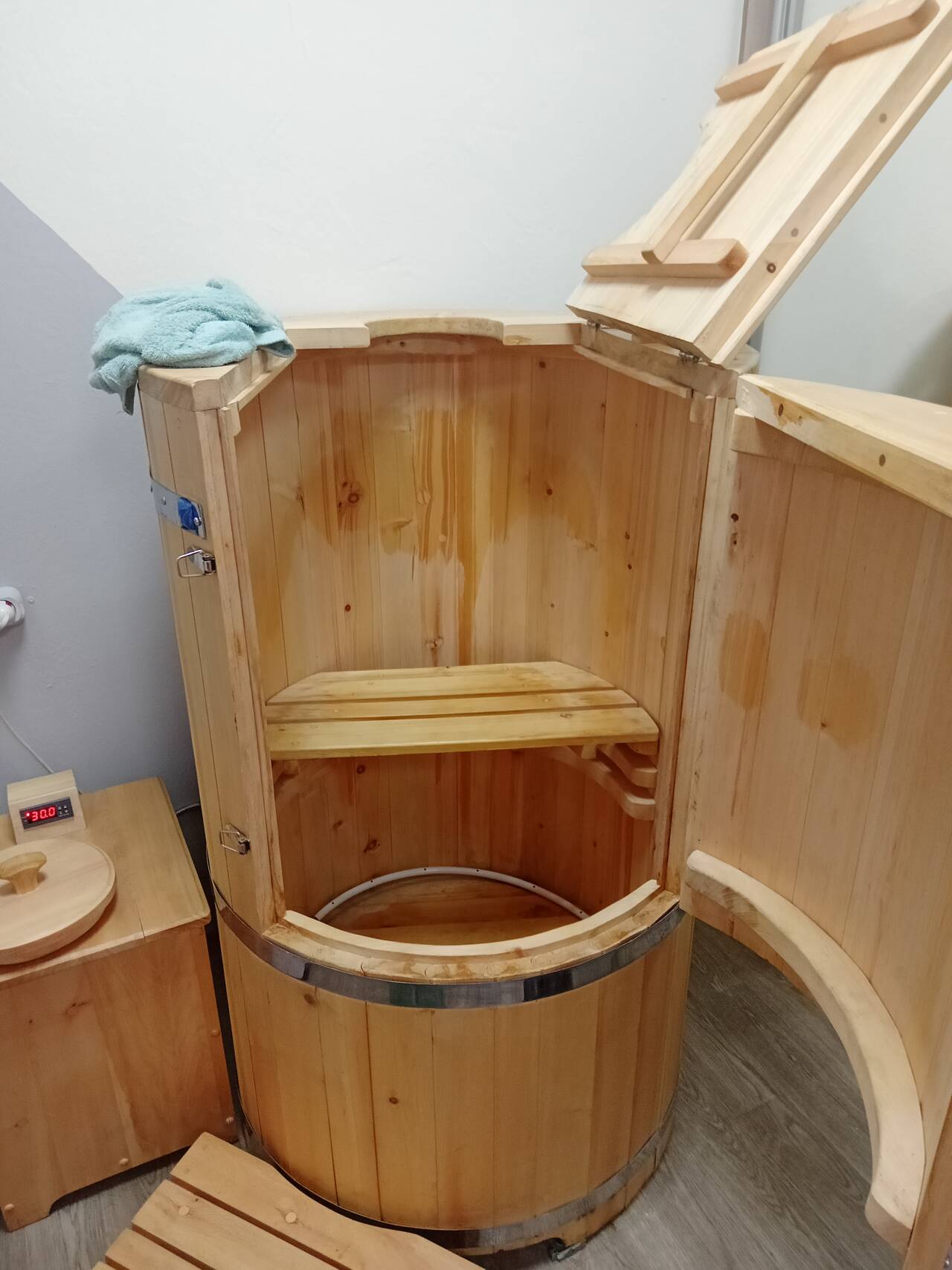 Ваш массажист с мед.образованием.