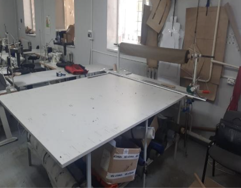 Отрезная линейка ручная DB-1 (2/4м)  комплект Ручная отрезная линейка предназначена для нарезания ткани с целью формирования настила. Снабжена дисковым ножом, вручную передвигающимся по длине линейки. 