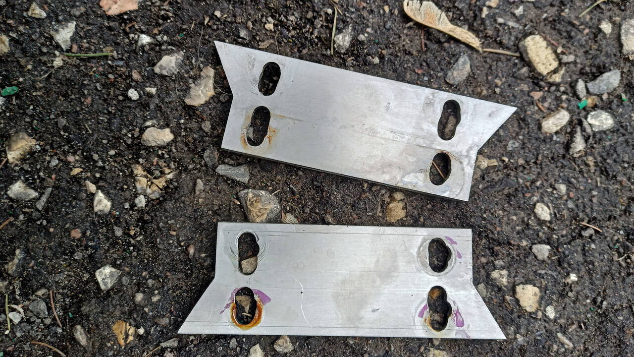 Проставки для поднятия капота 2108-15 в Саратове фото 1 Транспорт Саратов