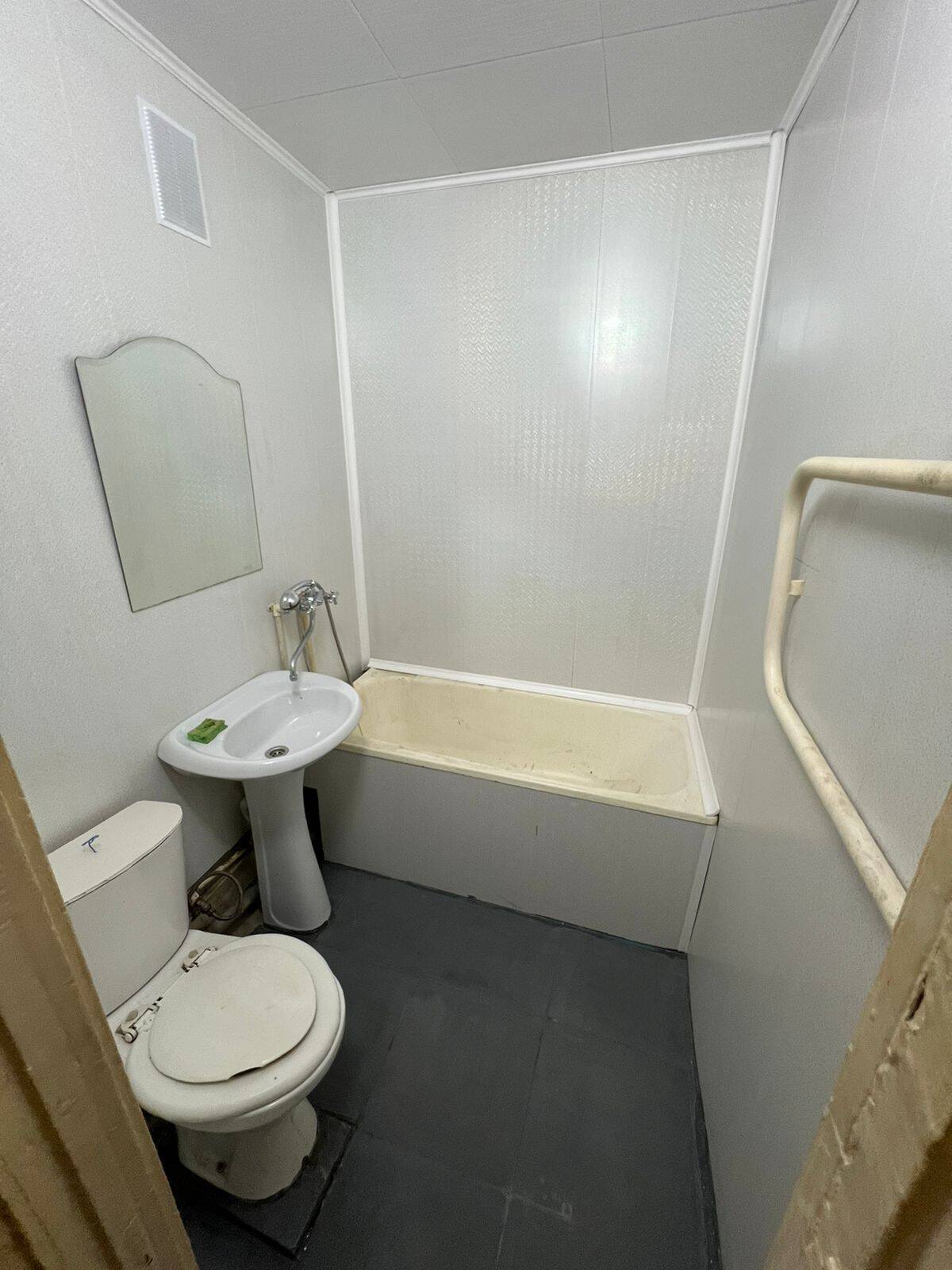 Продаётся 1 комнатная квартира в центре Нижнего Тагила, улица Газетная 99, этаж 3. Квартира с обычным ремонтом. Есть балкон. Кладовка. Газ. Санузел совмещённый. Всё в рабочем состоянии, счётчики, краны, бачок, электропроводка. Продаётся без мебели в Нижнем Тагиле фото 6 Недвижимость Нижний Тагил