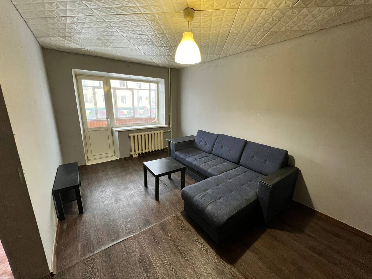 Продаётся 1 комнатная квартира в центре Нижнего Тагила, улица Газетная 99, этаж 3. Квартира с обычным ремонтом. Есть балкон. Кладовка. Газ. Санузел совмещённый. Всё в рабочем состоянии, счётчики, краны, бачок, электропроводка. Продаётся без мебели