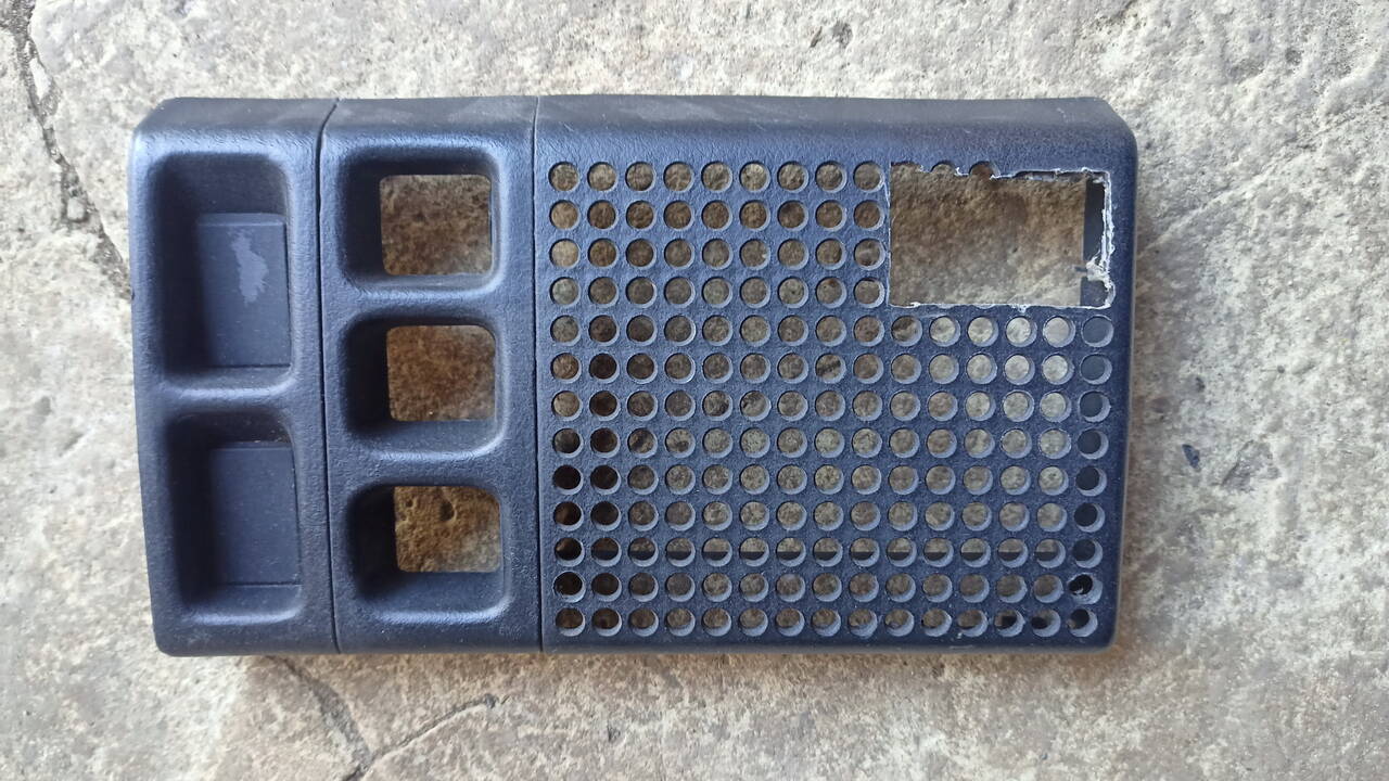 Заглушка левого динамика ВАЗ 2109