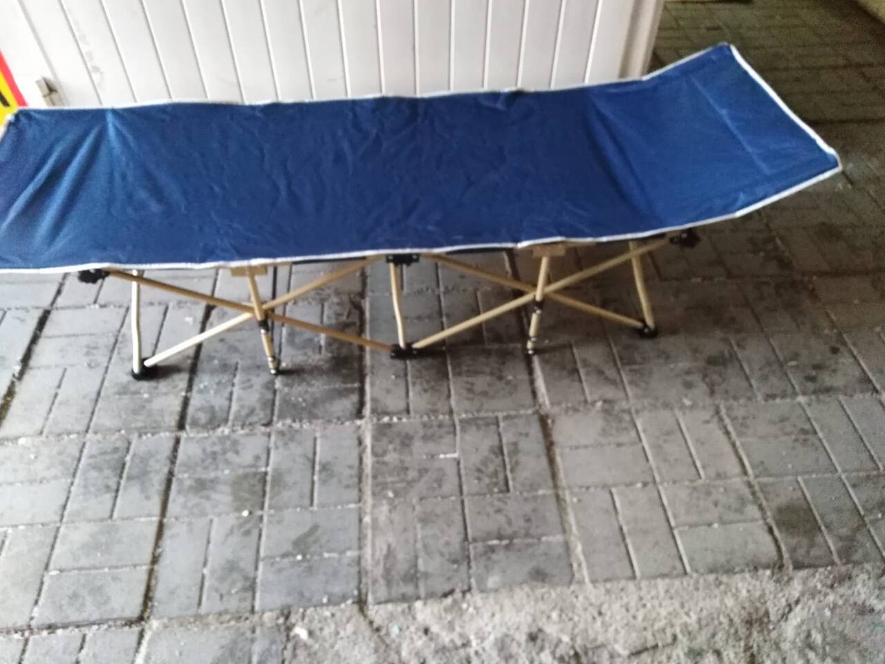 Раскладушка усиленная. Туристам, рыбакам или  командировочным.  Раскладывается быстро и легко