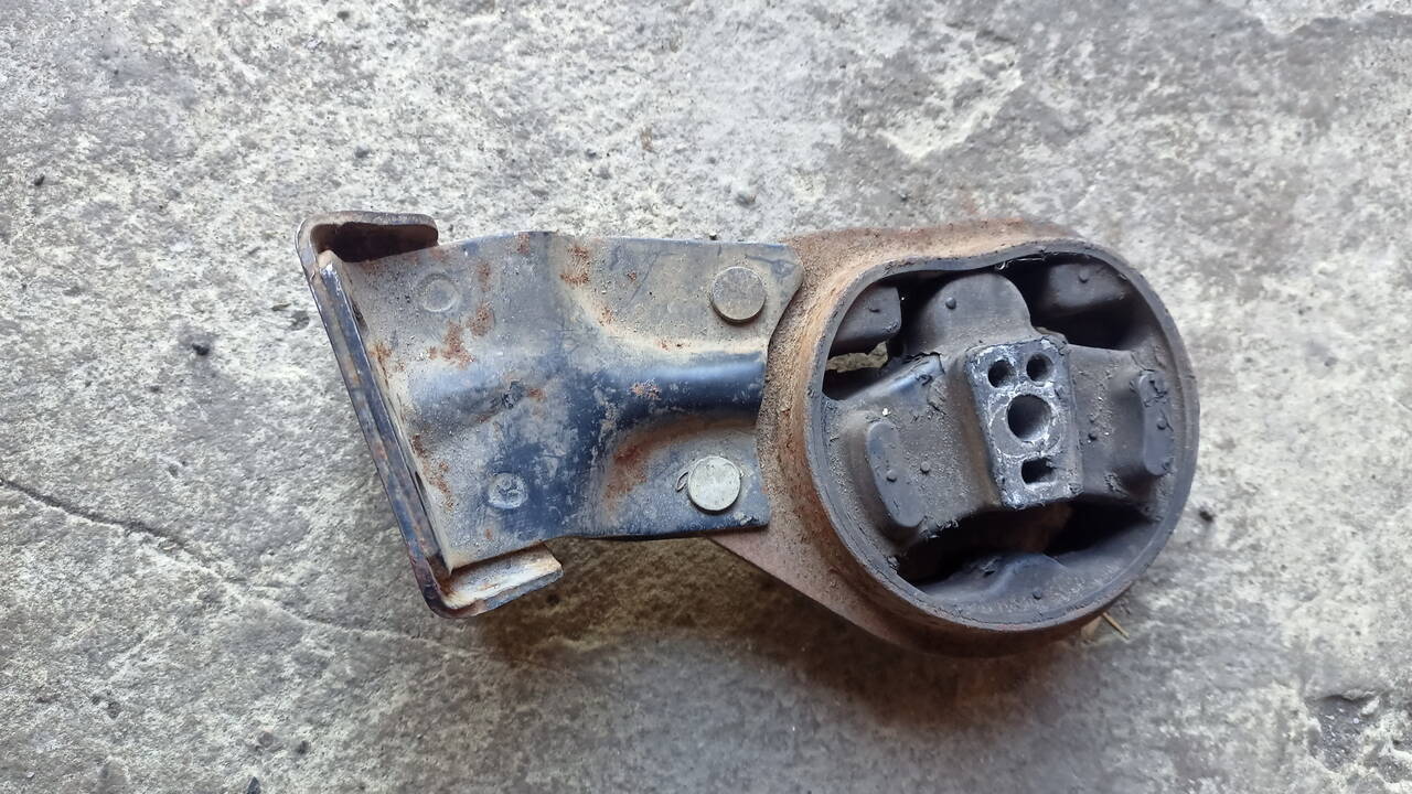 Передняя подушка двигателя ВАЗ 2109