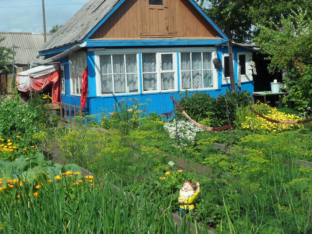 Продаётся участок с домом ( обогревается печкой), баней. Вагонка 