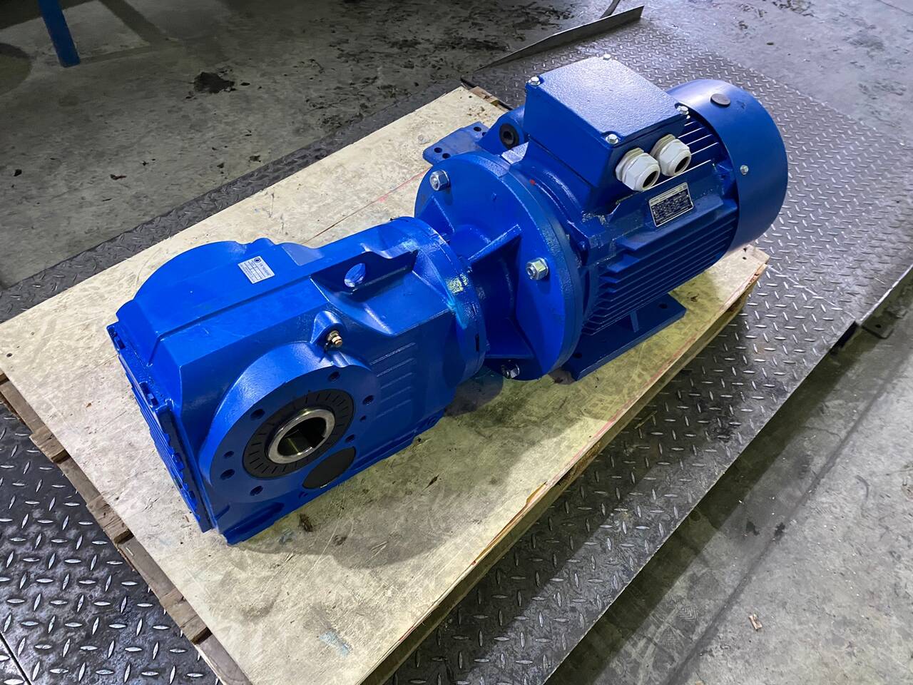 Редукторы, мотор-редукторы, насосы, электродвигатели в Барнауле фото 5 Бытовая электроника Барнаул