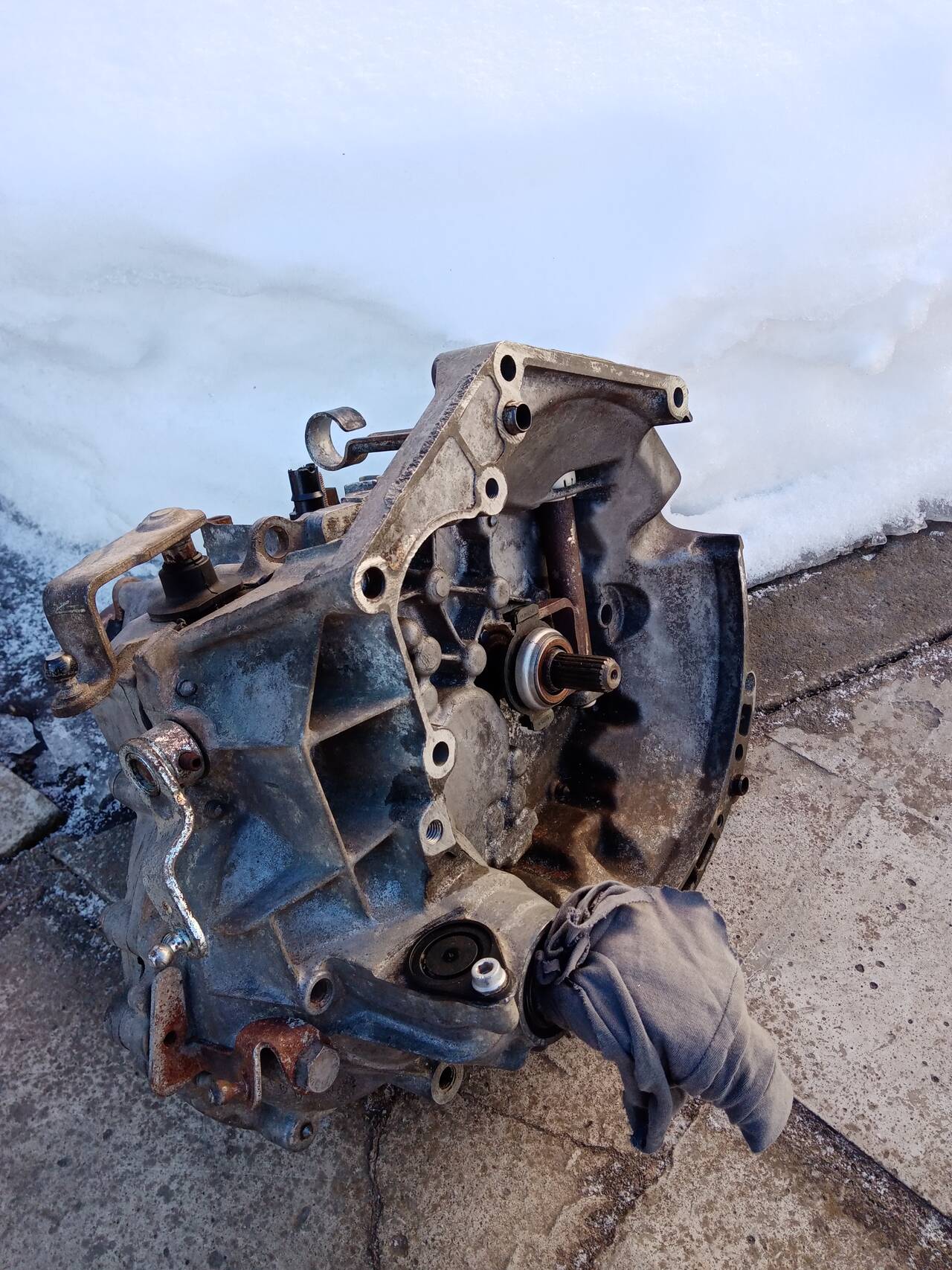   Коробка передач на Пежо.