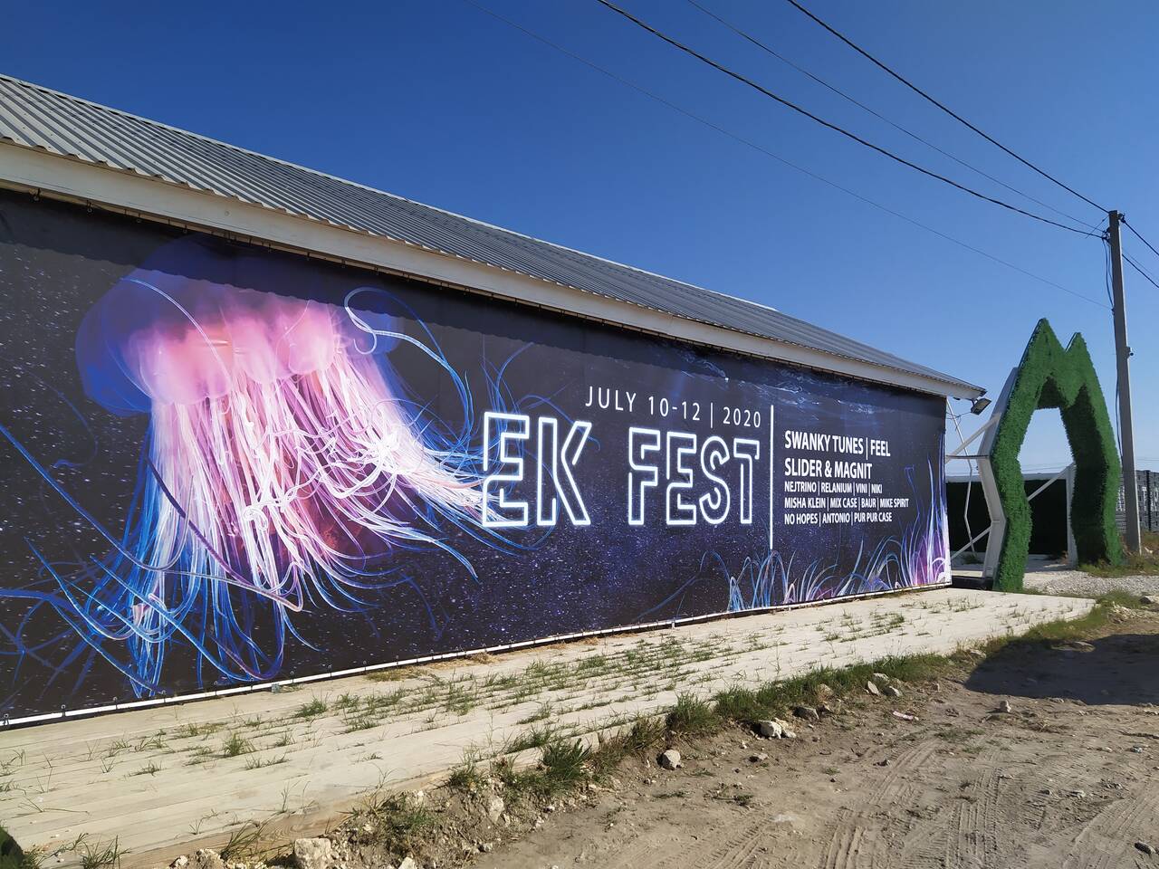 Широкоформатная печать баннеров наклеек рекламы