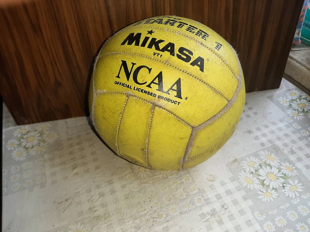 продам б\у мяч, волейбольный