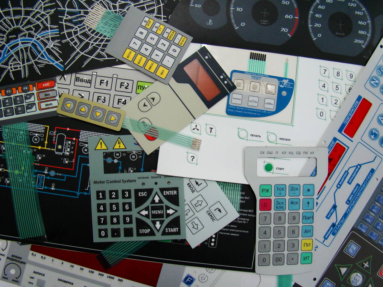 Эмблемы (шильдики), плёночные клавиатуры, пластиковые панель, сувениры на заказ в Москве фото 3 Услуги Москва