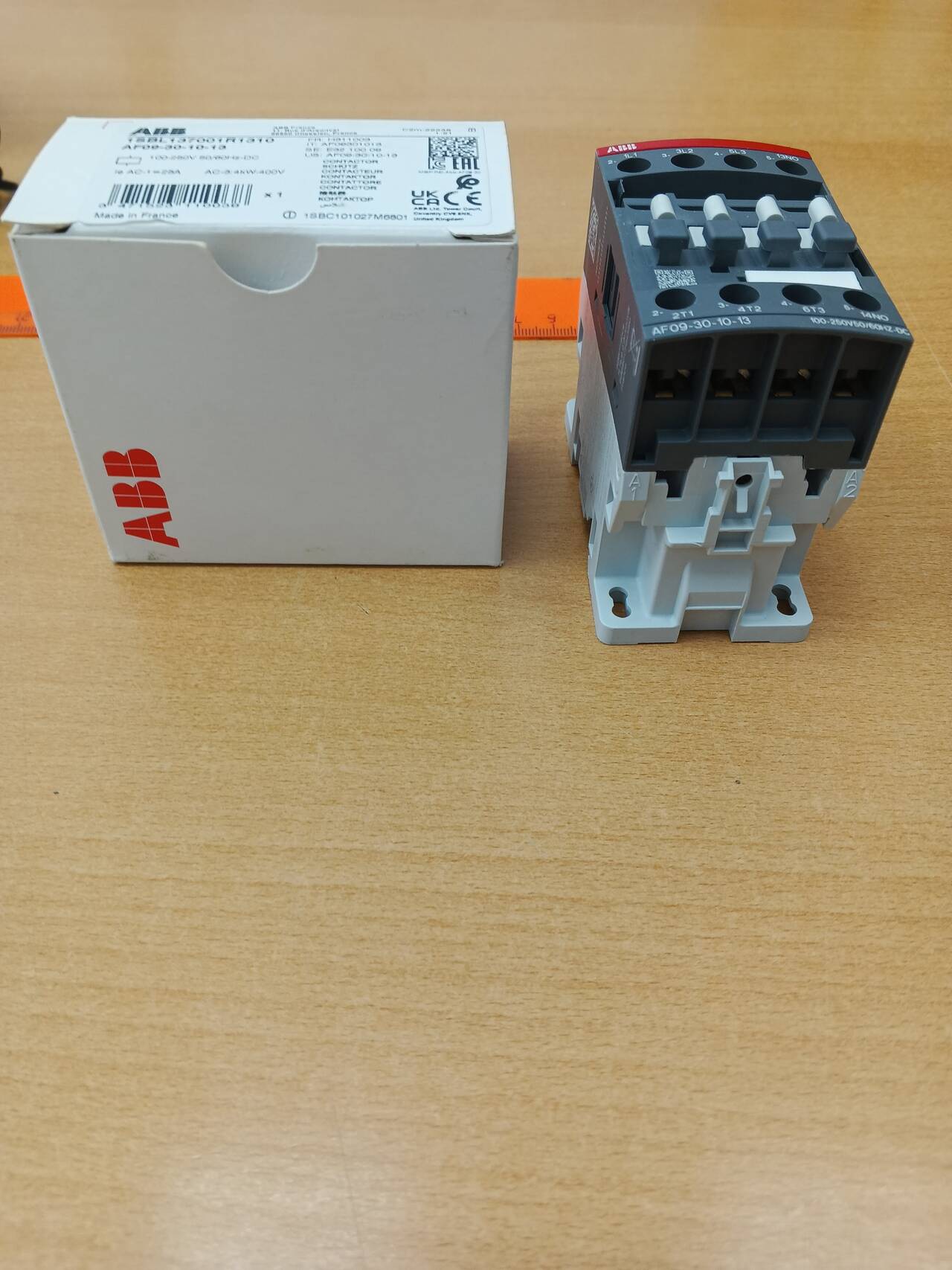 Контактор ABB AF09-30-10-13 9А  в Азове фото 2 Для дома и дачи Азов