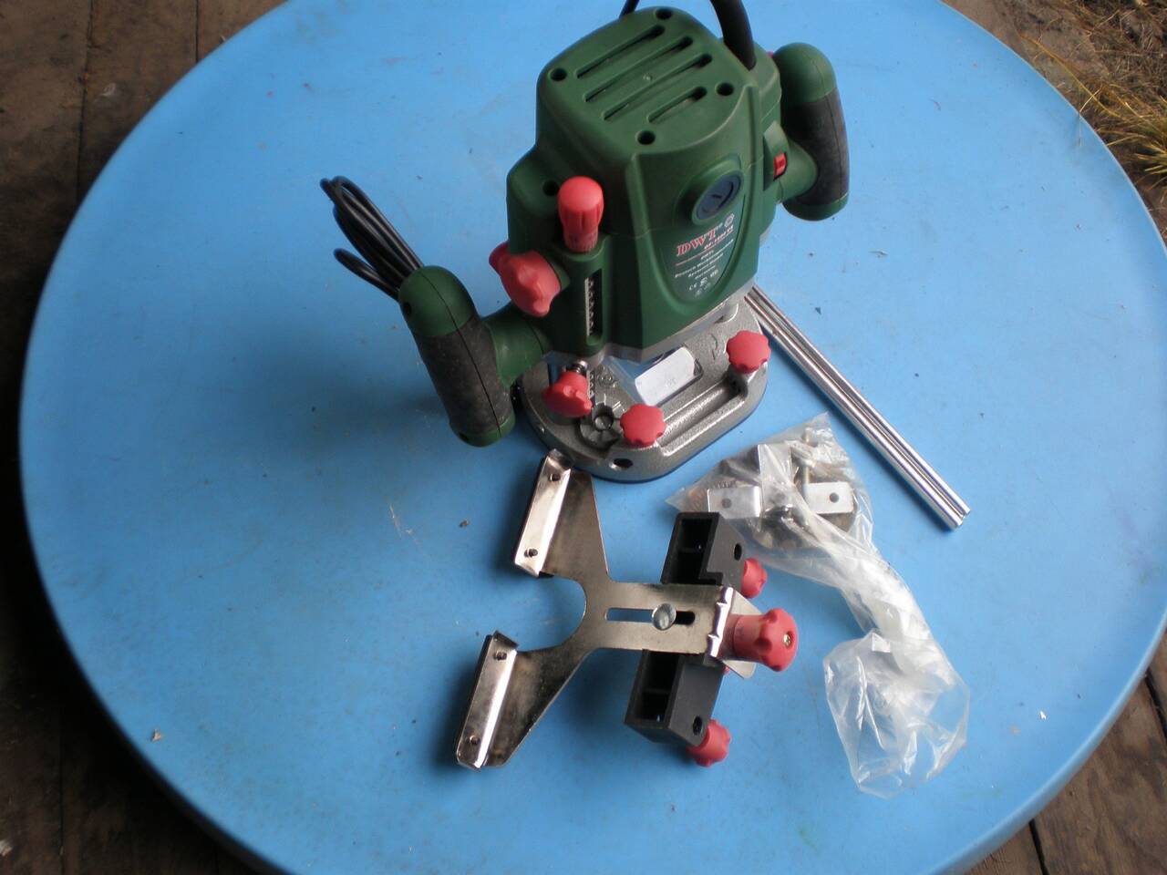 Фрезер DWT OF-1500VS