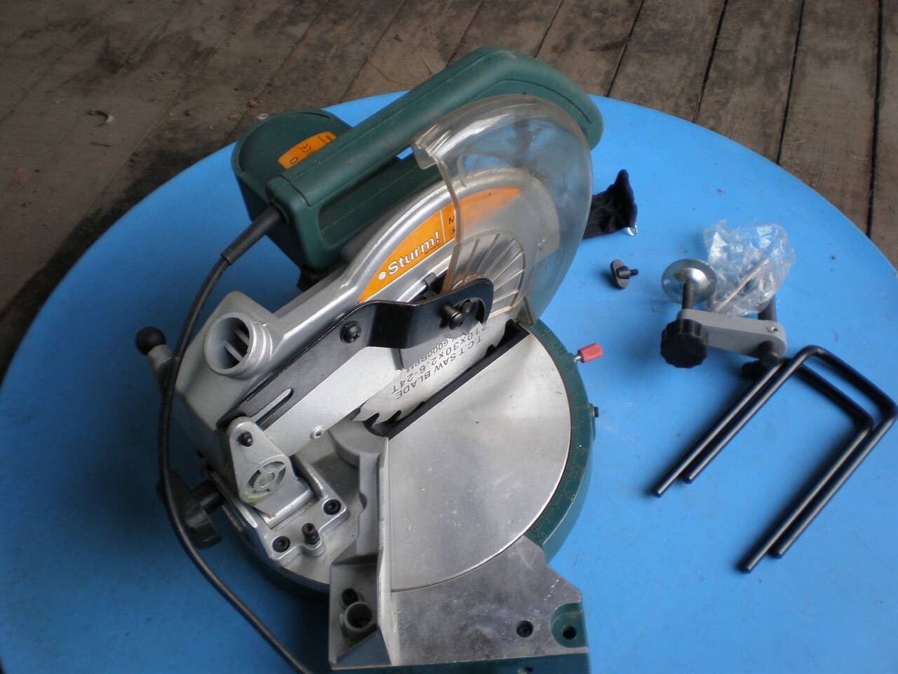 Пила торцовочная STURM