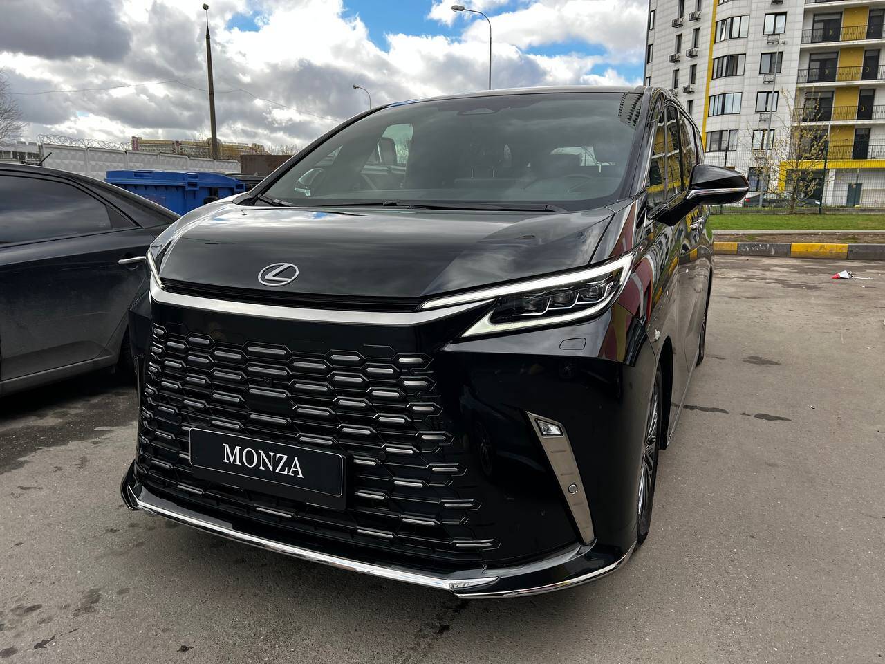 Lexus LM 350 H Lexus LM 350 H