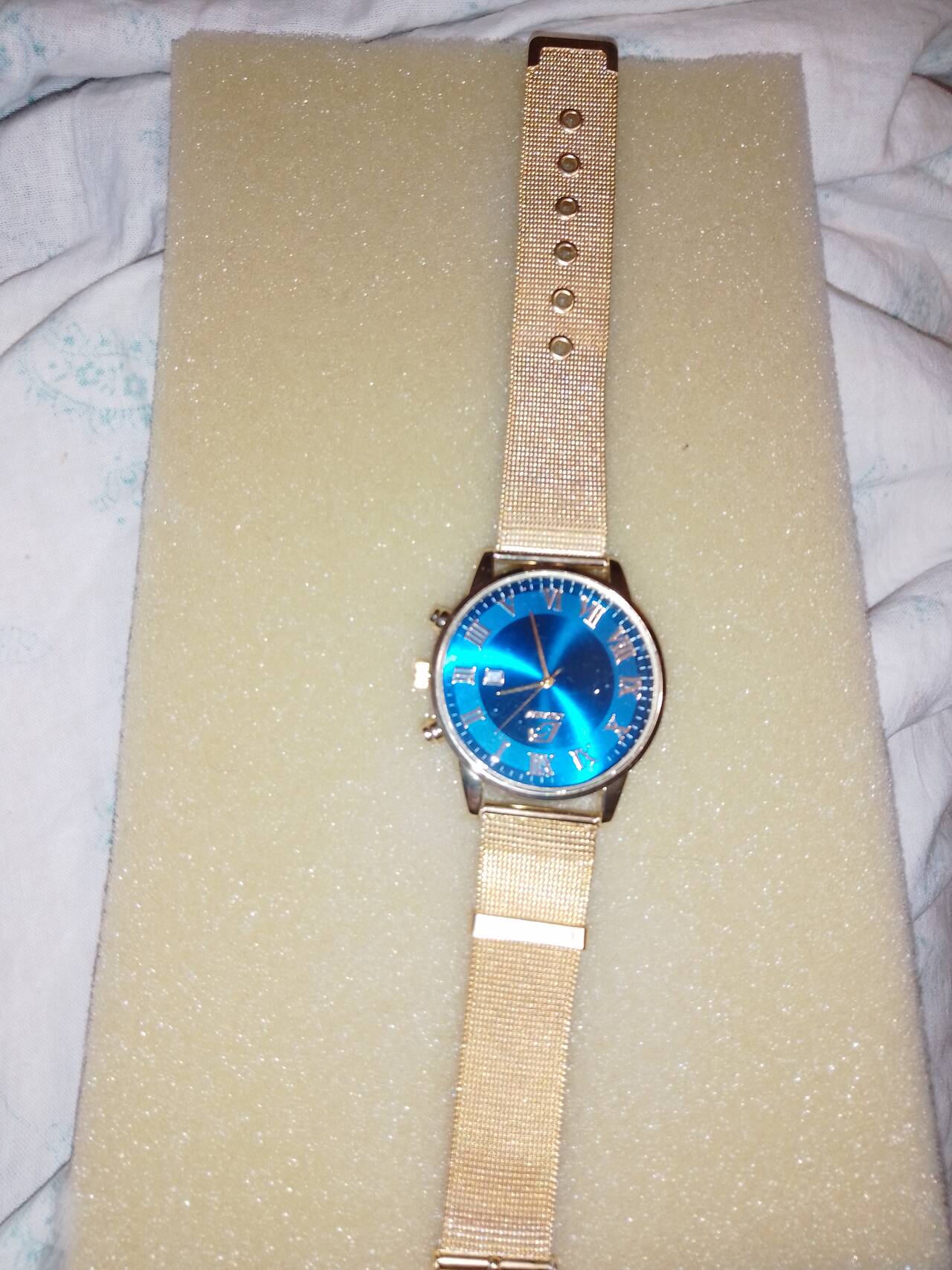 Мужские кварцевые наручные часы золотой браслет под золото замочки хорошие экран синий цвет очень красиво 