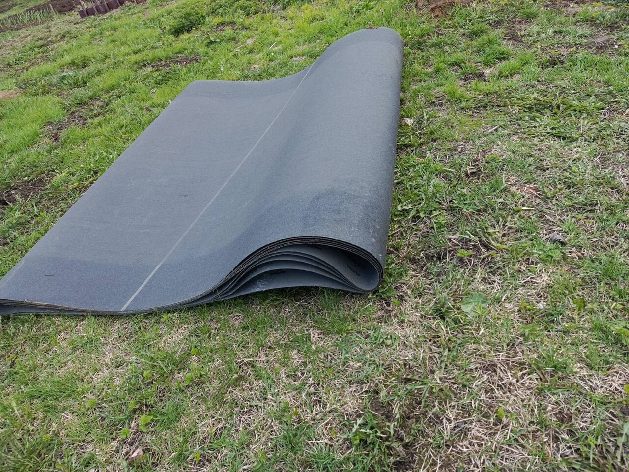 Наждачная бумага. Большие листы.  Оптом.  Розница цена 300 - 350 руб лист закольцованный. Доставка 