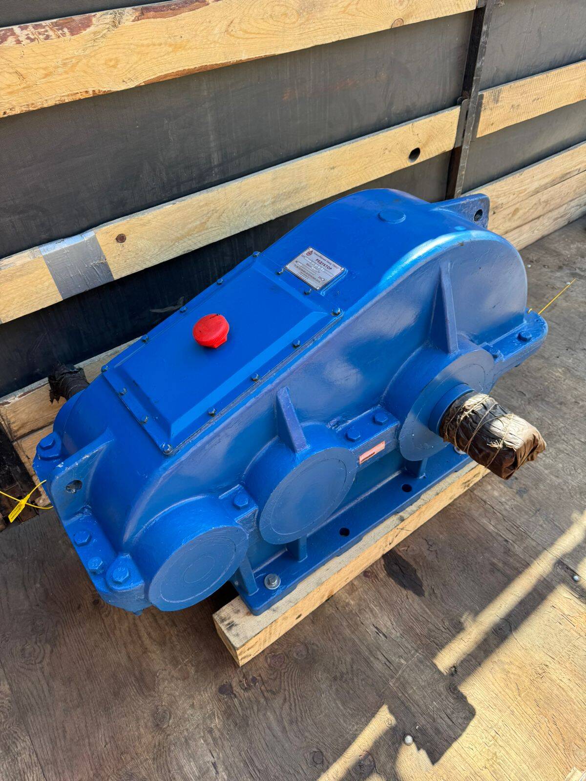 Редукторы, эл. двигатели, муфты, подшипники, насосы, дымососы Редукторы, эл. двигатели, муфты, подшипники, насосы, дымососы