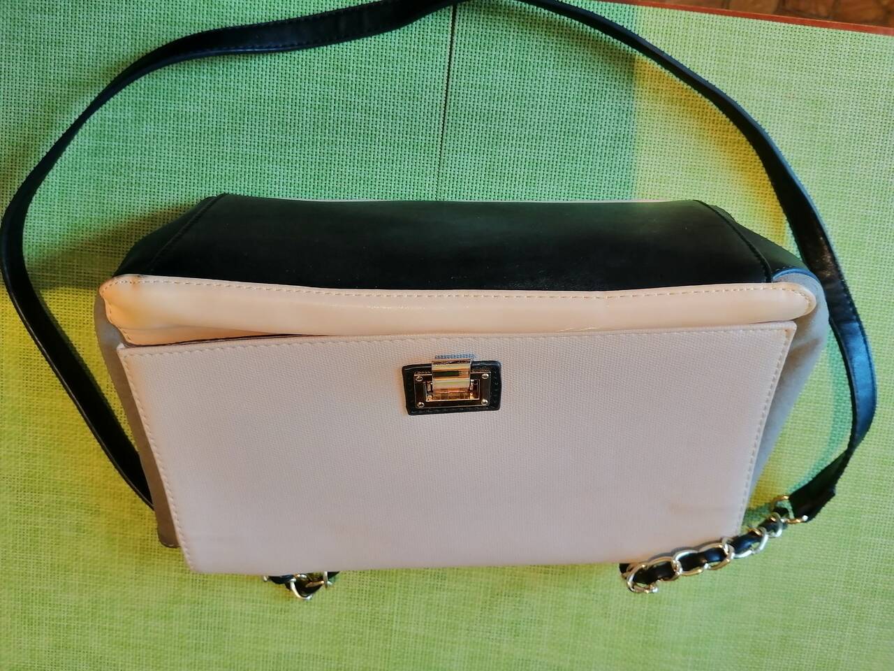 Сумка женская бежевая с длинной ручкой цепочкой. Классика в Москве фото 5 Личные вещи Москва