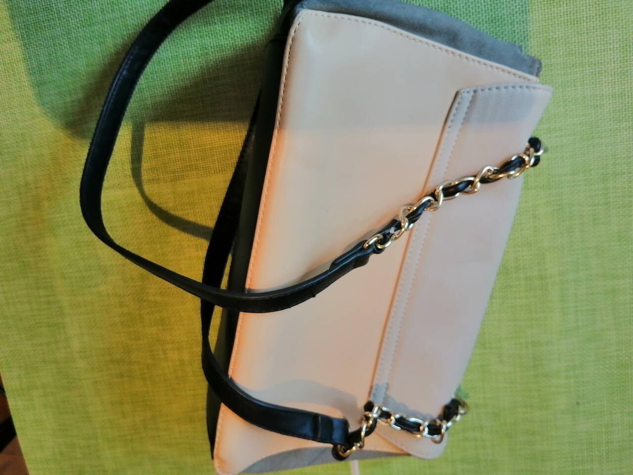Сумка женская бежевая с длинной ручкой цепочкой. Классика в Москве фото 4 Личные вещи Москва