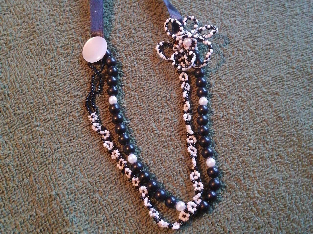 Бусы бусики чокер. Черно белый. Бусины бисер. Винтаж . новый. Хендмейд в Москве фото 1 Личные вещи Москва Бусы бусики чокер. Черно белый. Бусины бисер. Винтаж . новый. Хендмейд в Москве фото 1 Личные вещи Москва