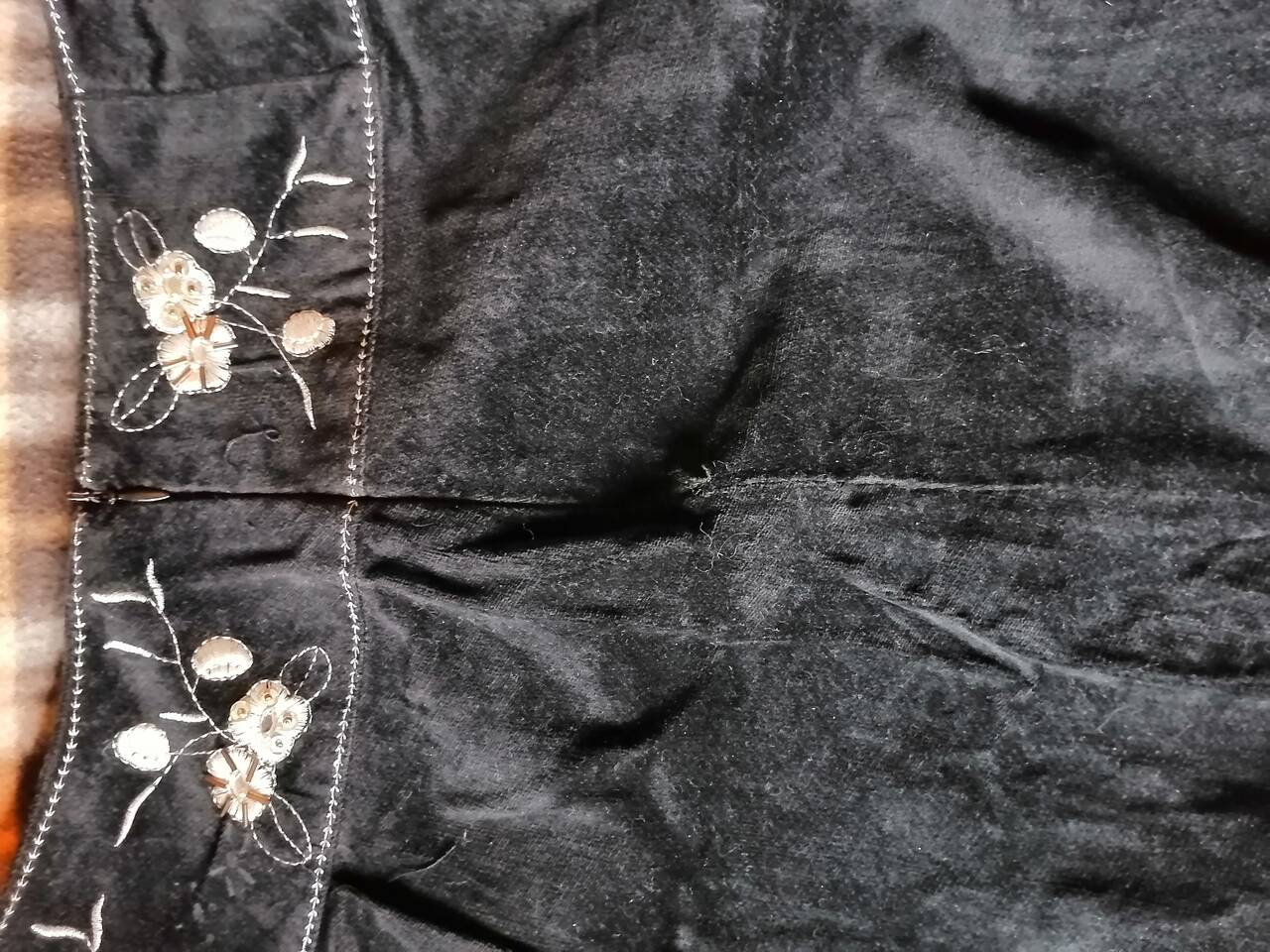 Юбка с вышивкой черный бархат. С запахом. Винтаж бохо хиппи р 46 в Москве фото 3 Личные вещи Москва Юбка с вышивкой черный бархат. С запахом. Винтаж бохо хиппи р 46 в Москве фото 3 Личные вещи Москва