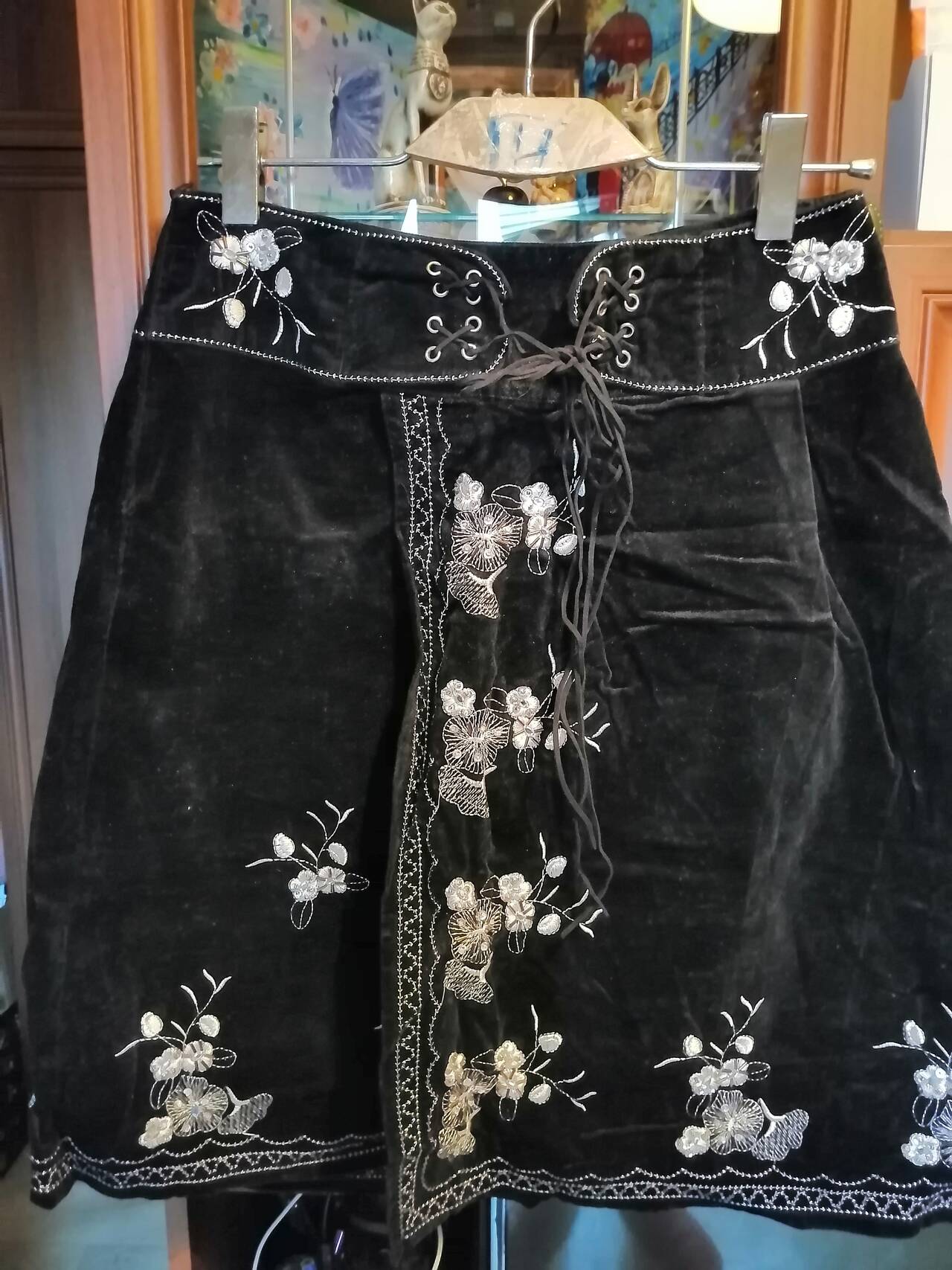 Юбка с вышивкой черный бархат. С запахом. Винтаж бохо хиппи р 46 в Москве фото 1 Личные вещи Москва Юбка с вышивкой черный бархат. С запахом. Винтаж бохо хиппи р 46 в Москве фото 1 Личные вещи Москва