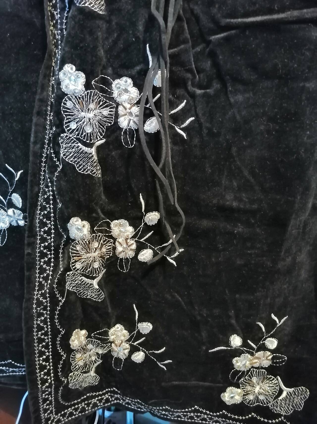 Юбка с вышивкой черный бархат. С запахом. Винтаж бохо хиппи р 46 в Москве фото 4 Личные вещи Москва Юбка с вышивкой черный бархат. С запахом. Винтаж бохо хиппи р 46 в Москве фото 4 Личные вещи Москва