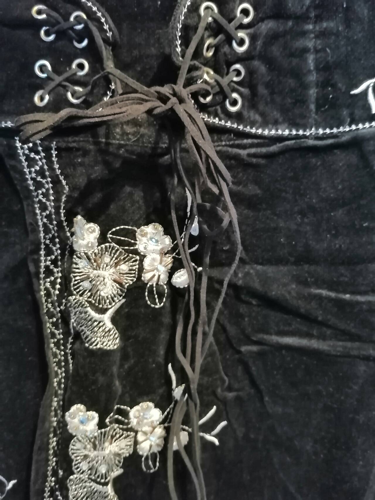 Юбка с вышивкой черный бархат. С запахом. Винтаж бохо хиппи р 46 в Москве фото 5 Личные вещи Москва Юбка с вышивкой черный бархат. С запахом. Винтаж бохо хиппи р 46 в Москве фото 5 Личные вещи Москва