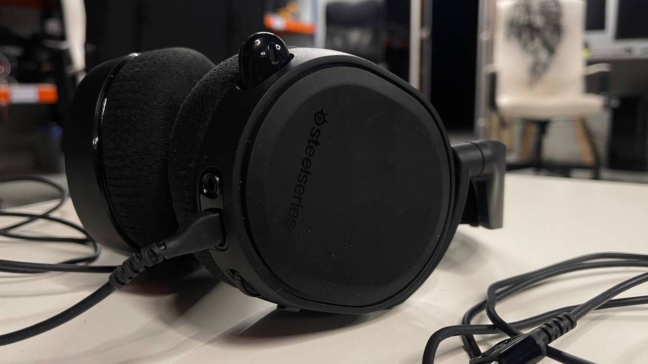 Продам Наушники Steelseries Arctis Chat 5 в Москве фото 3 Бытовая электроника Москва