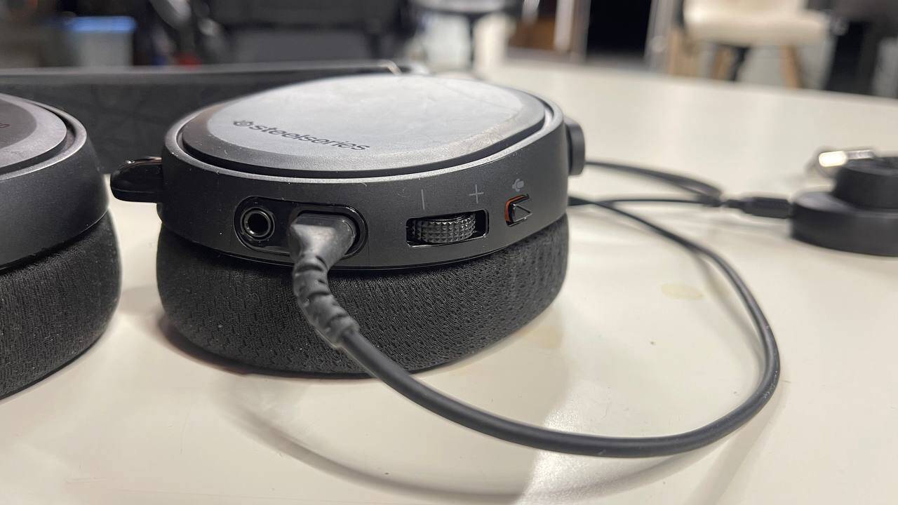 Продам Наушники Steelseries Arctis Chat 5 в Москве фото 2 Бытовая электроника Москва