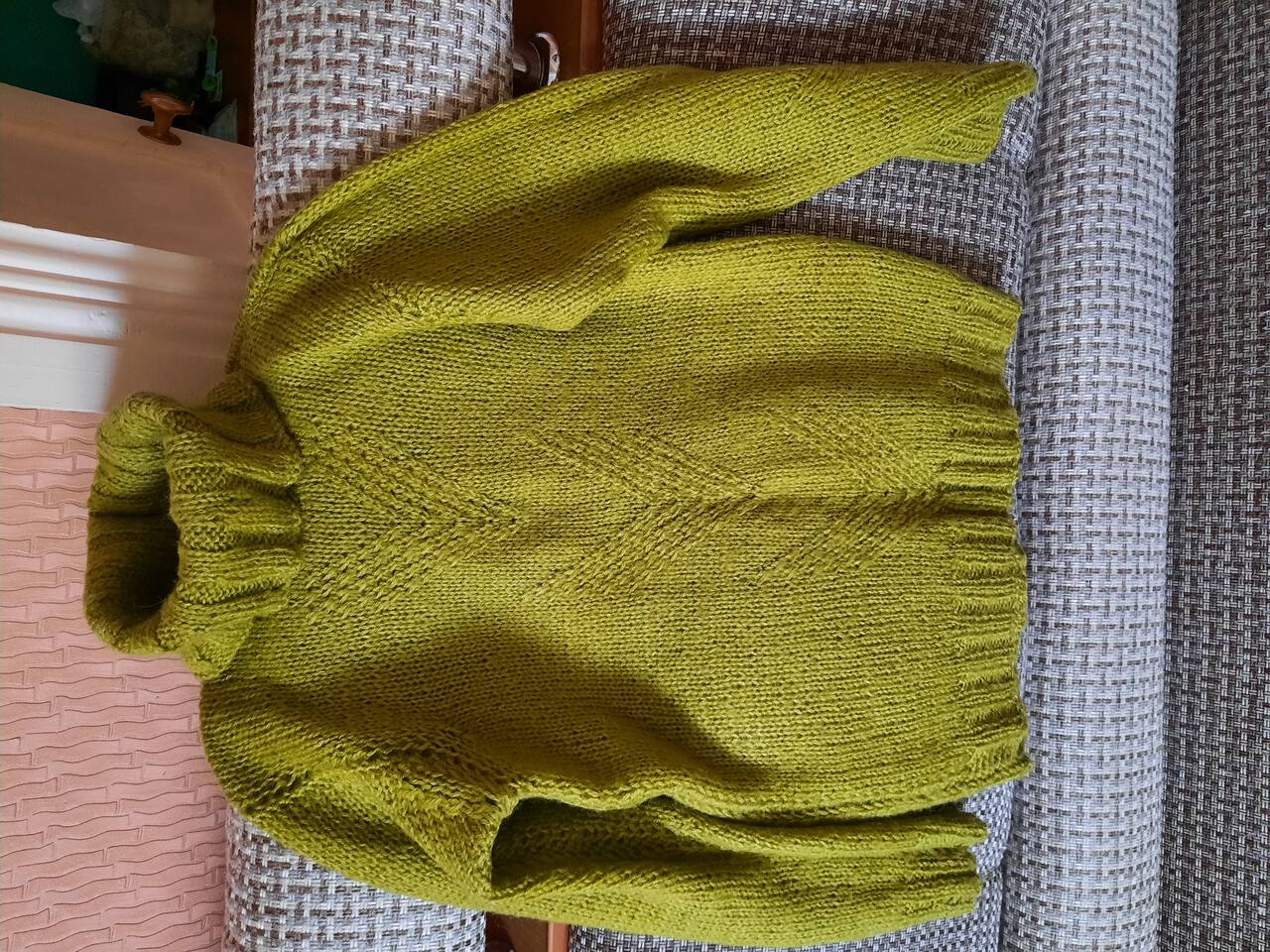 Свитер женский