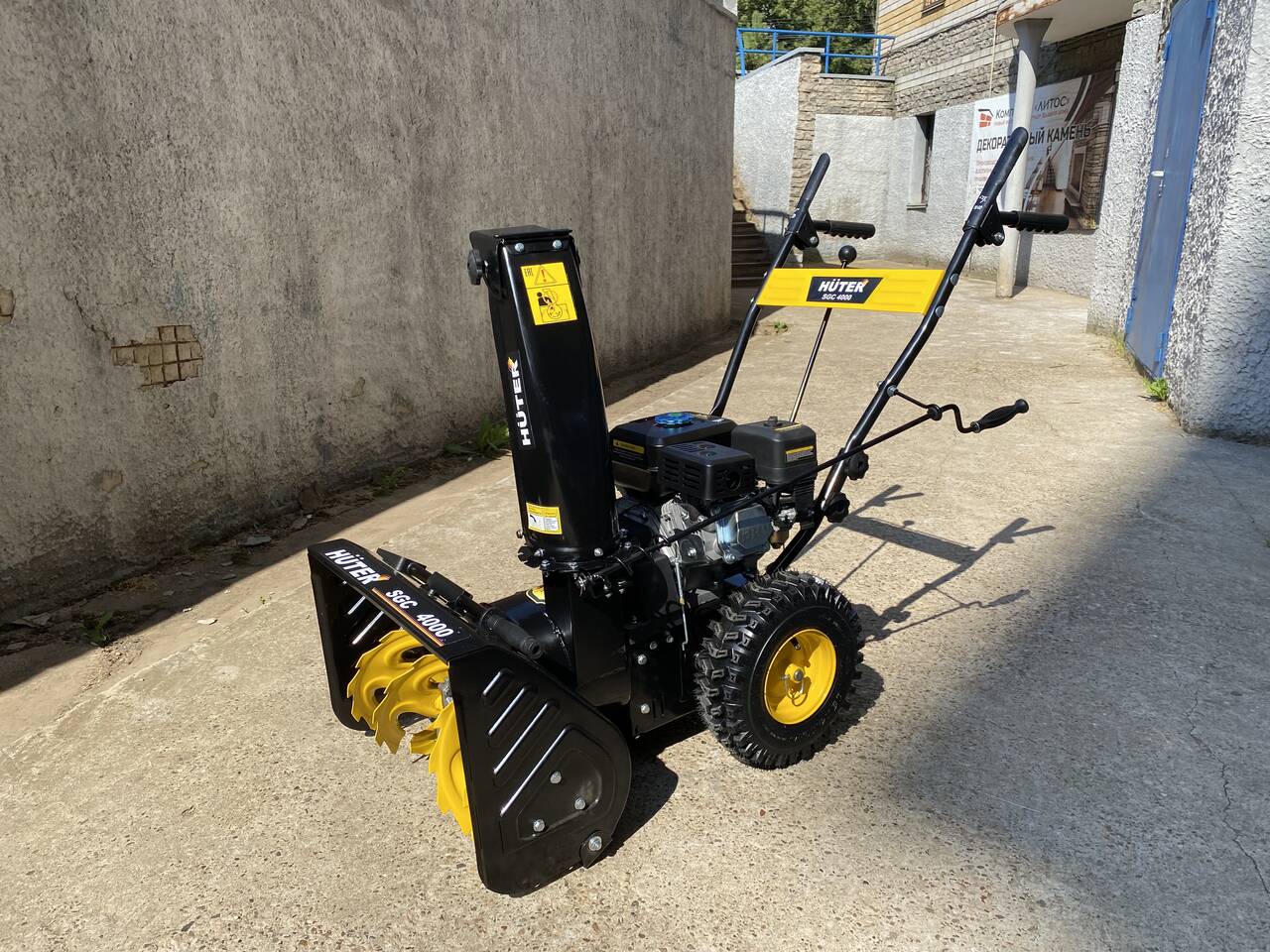 Снегоуборщик  в Кирове (Кировская область) фото 1 Увлечения и отдых Киров (Кировская область)